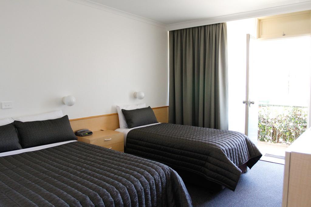 Mid City Motor Inn Queanbeyan Zimmer foto