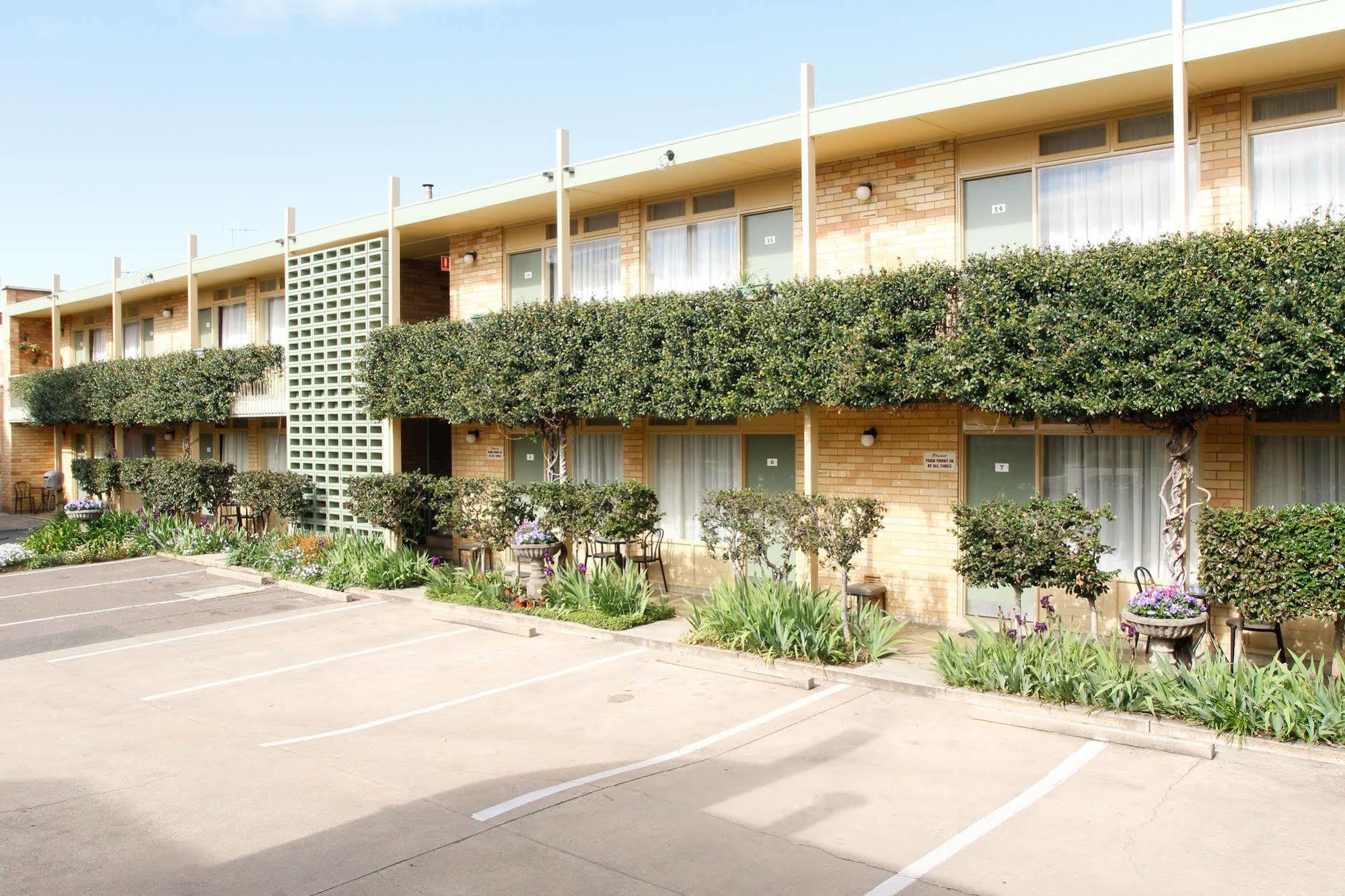Mid City Motor Inn Queanbeyan Exterior foto